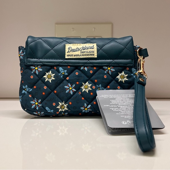 NEW DISNEY EPCOT GERMANY PAVILION BLACK FOREST MINNIE MOUSE QUILTED WRISTLET - Picture 5 of 11